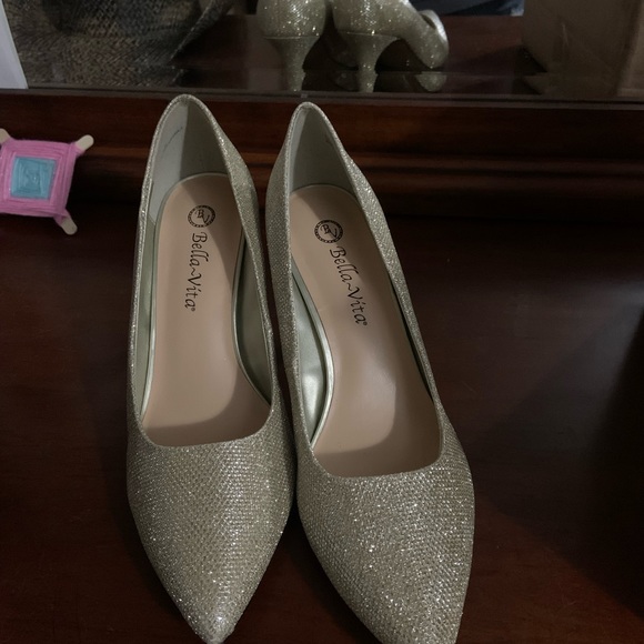size 8 1/2. Bella Vita Brand gold sparkle heels - Picture 6 of 8